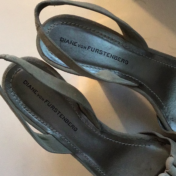 DIANE VON FURSTENBURG taupe suede platform sandal - Picture 3 of 7